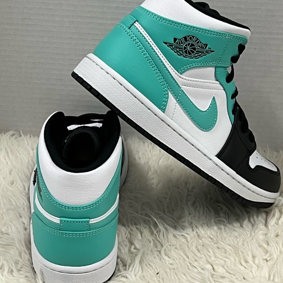 Air Jordan 1 Mid, Tropical Twist - Picture 8 of 11
